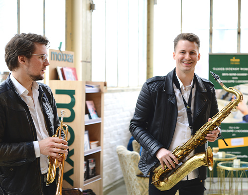 Universal Horns